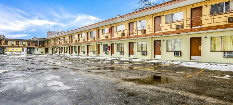 OYO伊利诺伊皮奥里亚I-74酒店(OYO Hotel Downtown Peoria I-74)图片