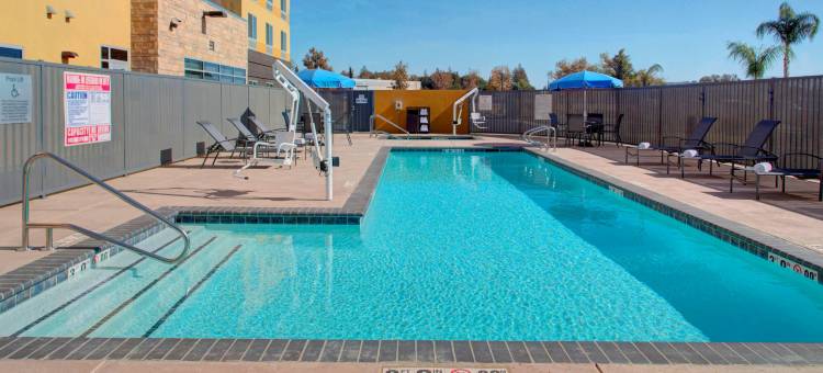 万枫酒店及套房贝克斯菲尔德北/机场(Fairfield Inn & Suites Bakersfield North/Airport)图片