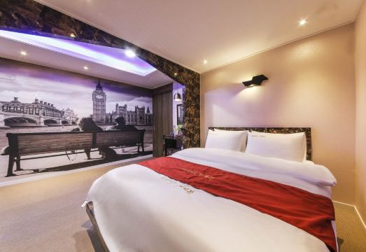 Hotel to Heaven Hotel Overview