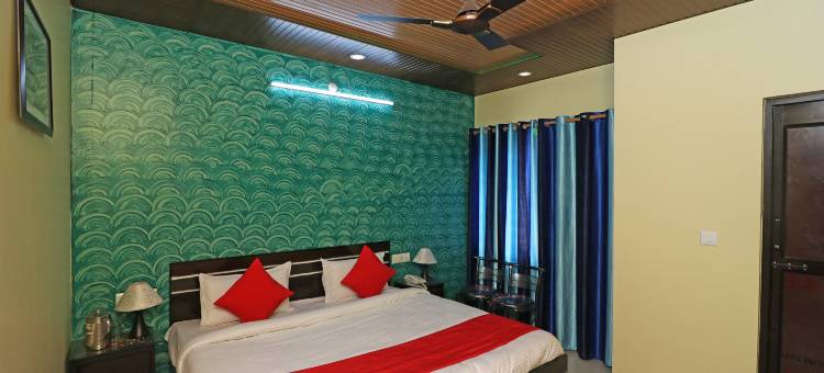 OYO 30141 Adarsh Hotel And Restaurant图片