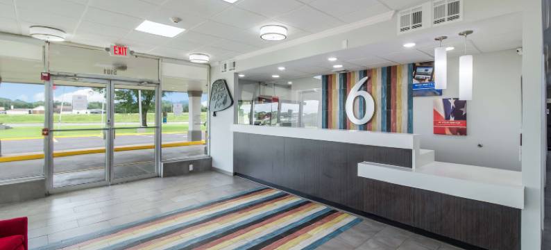 得克萨斯州格罗夫斯的6号汽车旅馆(Motel 6 Groves, TX)图片