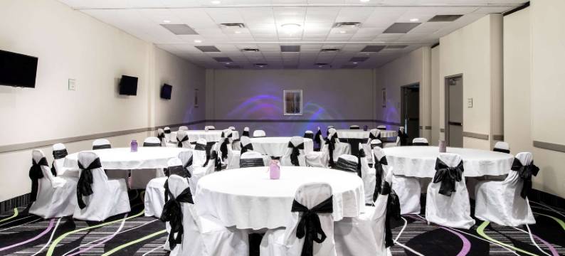 达文波特会议中心拉昆塔温德姆酒店(La Quinta Inn by Wyndham Davenport & Conference Center)图片