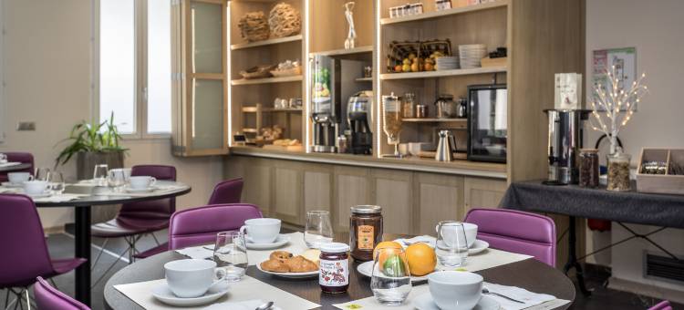 洛吉斯酒店餐厅 Les 2 Rives - A75，河边(Logis Hôtel Restaurant les 2 Rives - A75, en Bordure de rivière)图片