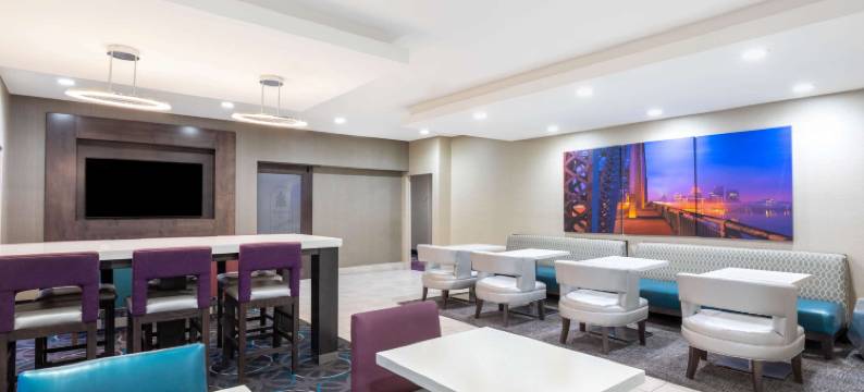 霍普金斯维尔拉昆塔温德姆套房酒店(La Quinta Inn & Suites by Wyndham Hopkinsville)图片