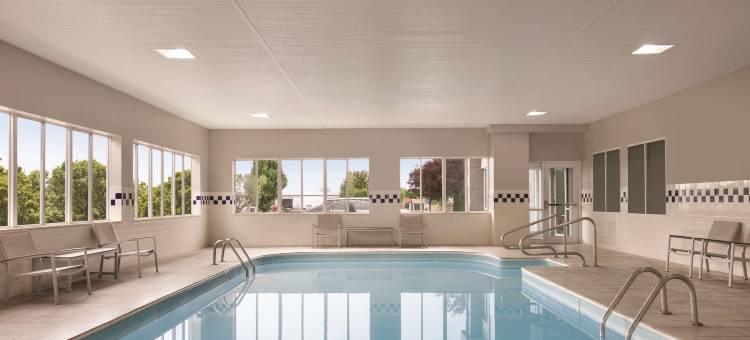 克林顿港丽怡酒店(Country Inn & Suites by Radisson, Port Clinton, Oh)图片