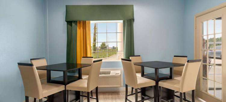 金伍德温德姆呗盟酒店(Baymont by Wyndham Kingwood)图片