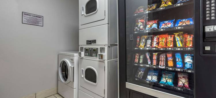 埃文斯维尔市中心凯艺套房酒店(Quality Inn & Suites Evansville Downtown)图片