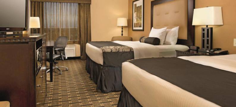 登顿大学路拉昆塔温德姆套房酒店(La Quinta Inn & Suites by Wyndham Denton - University Drive)图片