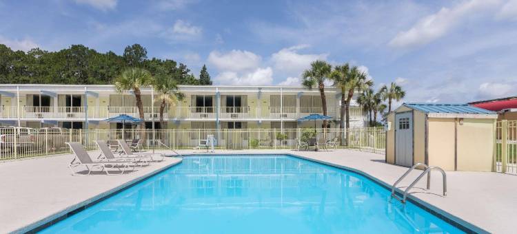 温德姆速8酒店-金斯兰I-95/海军基地区(Super 8 by Wyndham Kingsland I-95/Naval Base Area)图片