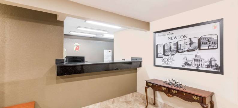 牛顿温德姆速8酒店(Super 8 by Wyndham Newton)图片