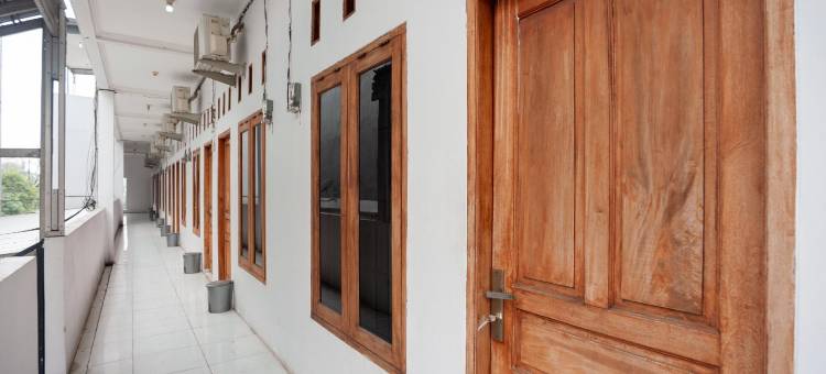 红多兹伊斯兰酒店-近贾蒂桑普纳医院(RedDoorz Syariah Near Jatisampurna Hospital)图片