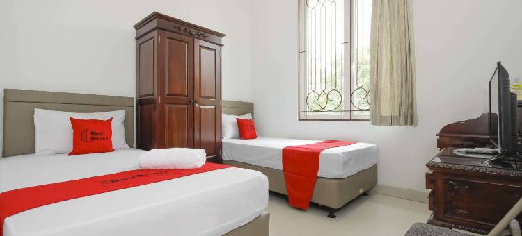 瑞德多兹普拉斯酒店 @ 佩玛纱丽卡拉瓦茨(RedDoorz @ Permata Sari Karawaci)图片