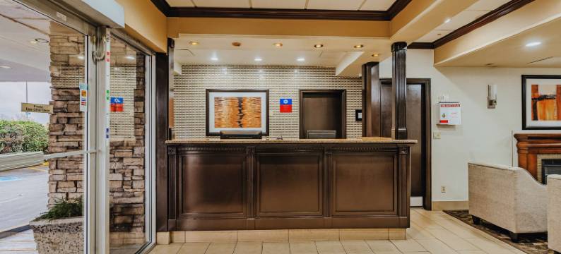 科奎特兰贝斯特韦斯特舒适普拉斯酒店(SureStay Plus by Best Western Coquitlam)图片