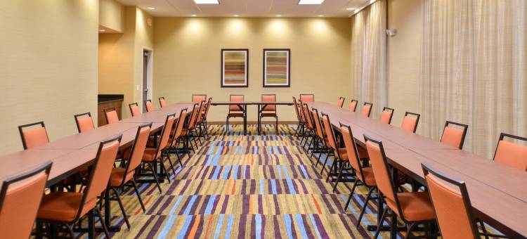 卡尔霍恩万枫套房酒店(Fairfield Inn & Suites Calhoun)图片
