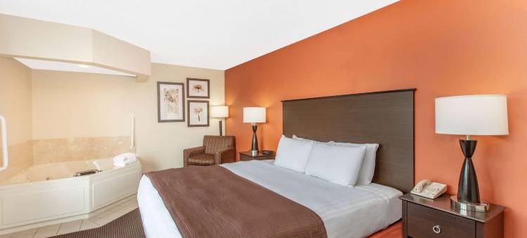 奥塔姆瓦美吟温德姆酒店(AmericInn by Wyndham Ottumwa)图片