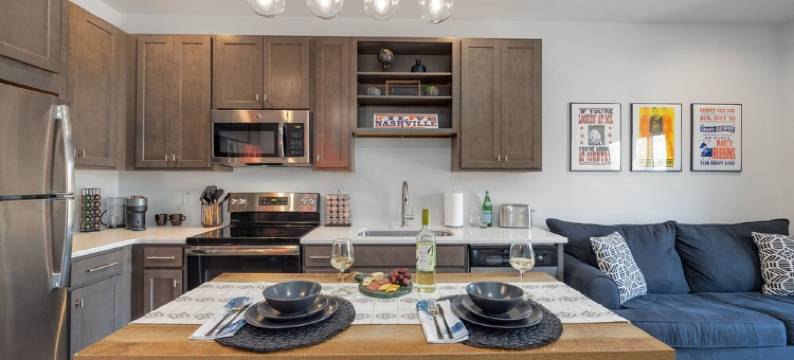 Modern King Bed Condo – Minutes to Broadway, Opry & Downtown with Free Parking图片