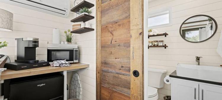 新的野花舒适集装箱家(New the Wildflower Cozy Container Home)图片