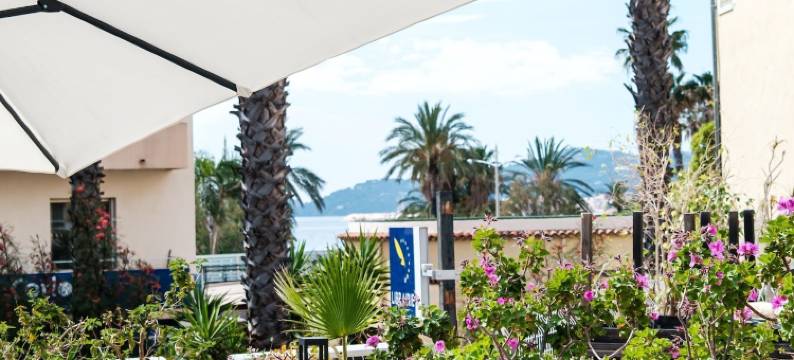 安格拉德酒店(Anglade Hotel)图片