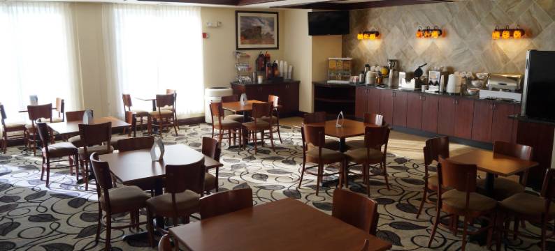 丹佛国际机场华美达酒店(Ramada by Wyndham Denver International Airport)图片