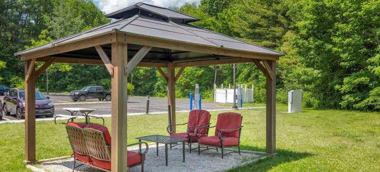 伯克希尔山贝斯特韦斯特优质套房酒店(Best Western Plus Berkshire Hills Inn  Suites)图片