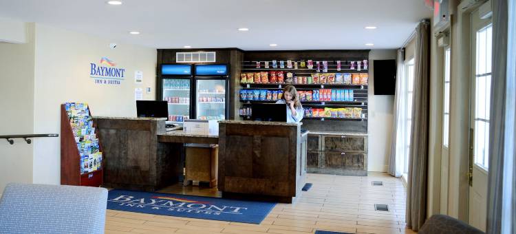 圣伊格纳斯湖畔温德姆呗盟酒店(Baymont by Wyndham St. Ignace Lakefront)图片