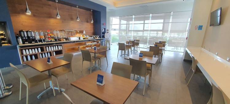圣路易斯波托西州麦客达温德姆酒店(Microtel Inn & Suites by Wyndham San Luis Potosi)图片