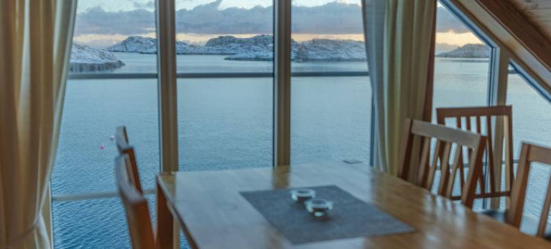 哼宁斯维罗布尔酒店(Henningsvær Rorbuer)图片