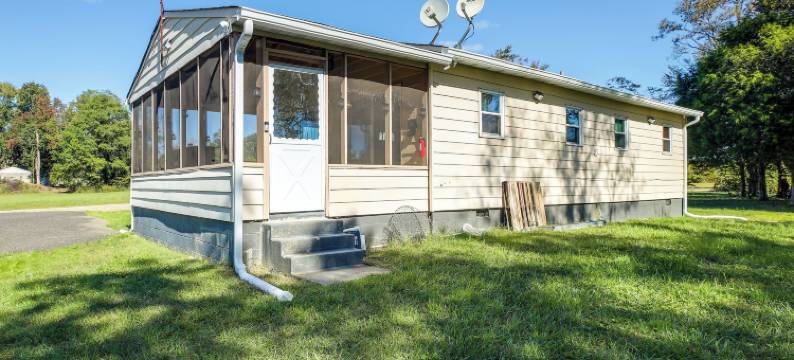 滨水岩石点度假租赁带阳光房！(Waterfront Rock Point Vacation Rental w/ Sunroom!)图片