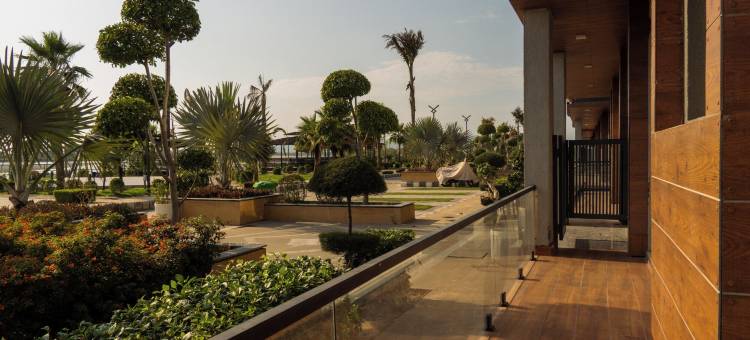 恒河旁的埃瓦拉(Evaara By The Ganges)图片