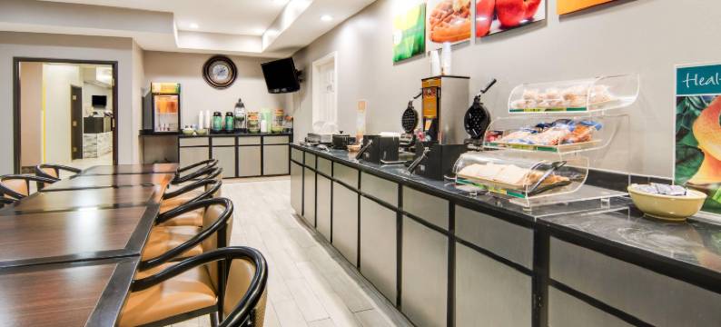 格兰伯里凯艺套房酒店(Quality Inn & Suites Granbury)图片