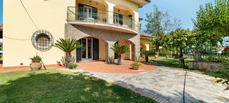 Villa with Pool Near Paestum图片