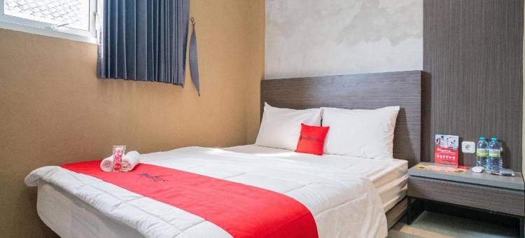 红多兹酒店-近维萨塔帕里本多拉旺(RedDoorz Near Wisata Paribendo Lawang)图片