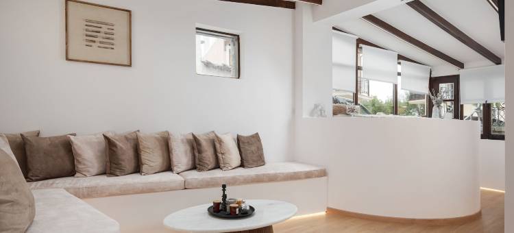 蒙斯阿拉霍瓦(Mons Arachova)图片