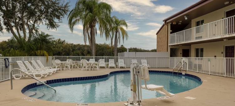 埃伦顿-布雷登顿红顶酒店(Red Roof Inn Ellenton - Bradenton NE)图片