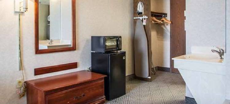 密尔沃基机场罗德威旅馆及套房(Rodeway Inn & Suites Milwaukee Airport)图片