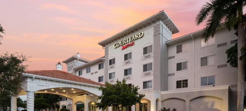 迈尔斯堡75号州际公路及湾岸中心万怡酒店(Courtyard Fort Myers at I-75 and Gulf Coast Town Center)图片