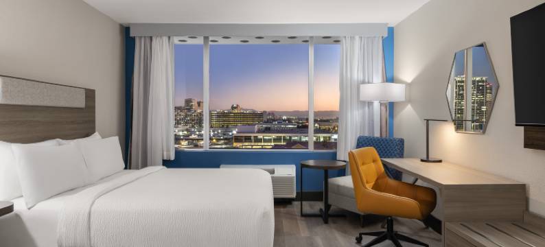 菲尼克斯中城智选假日套房酒店(Holiday Inn Express & Suites Phoenix - Midtown by IHG)图片