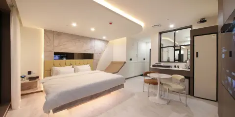 Muan Muse Self-check-in Hotel