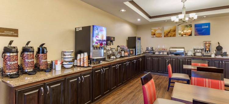 拉塞尔维尔I-40舒适套房酒店(Comfort Inn & Suites Russellville I-40)图片