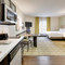 法默斯布兰奇Candlewood Suites