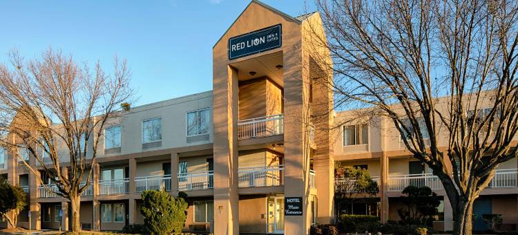 近布拉格堡的费耶特维尔品质酒店Inn(Quality Inn Fayetteville Near Fort Bragg)图片