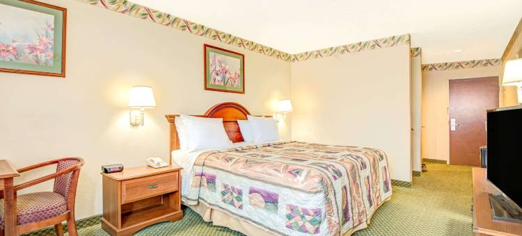 路易斯堡戴斯酒店(Days Inn by Wyndham Louisburg)图片