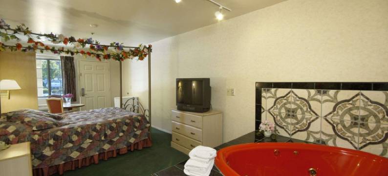 泰勒购物中心海滨戴斯酒店(Days Inn by Wyndham Riverside Tyler Mall)图片