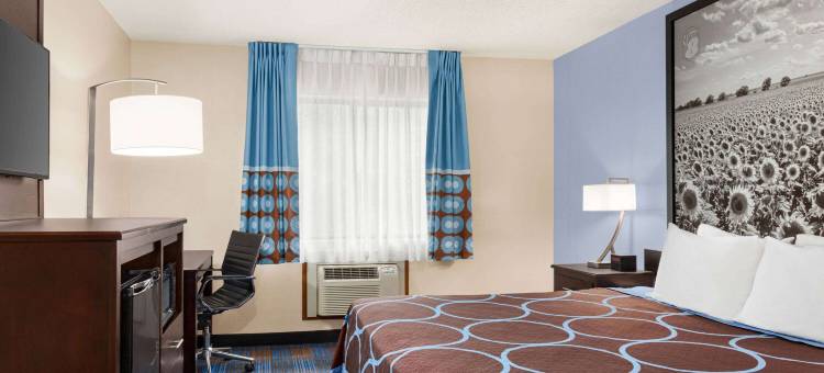 莱尼克萨-欧弗兰帕克区温德姆速8酒店(Super 8 by Wyndham Lenexa Overland Park/Mall Area)图片