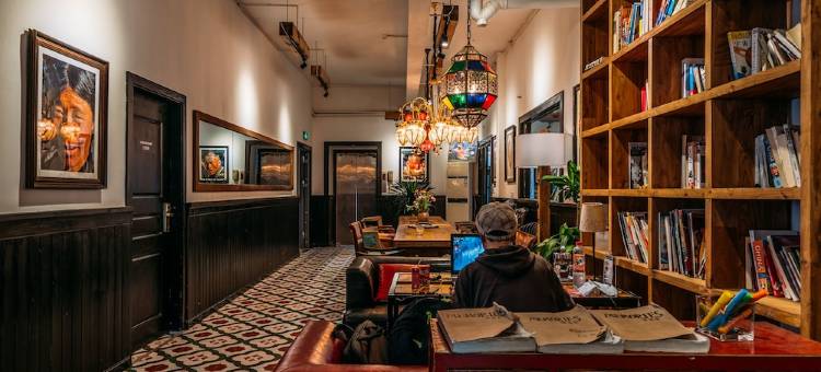 POSHPACKER拖板鞋青年旅舍旅行酒店(成都太古里春熙路地铁站店)图片