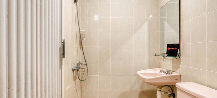 红多兹酒店-近泗水UNTAG(RedDoorz Near Untag Surabaya)图片