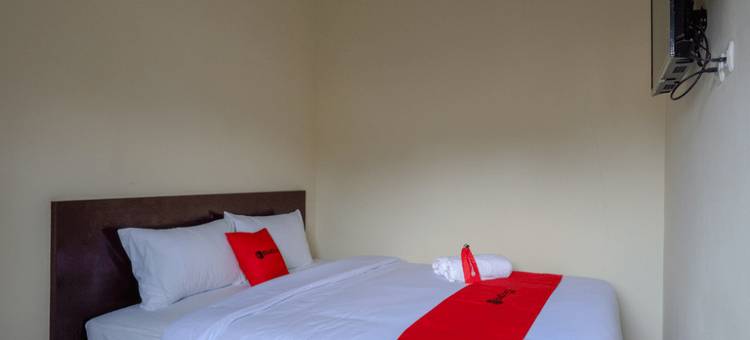 红多兹卡兰甘亚尔 45 号体育场附近酒店(RedDoorz Near Stadion 45 Karanganyar)图片