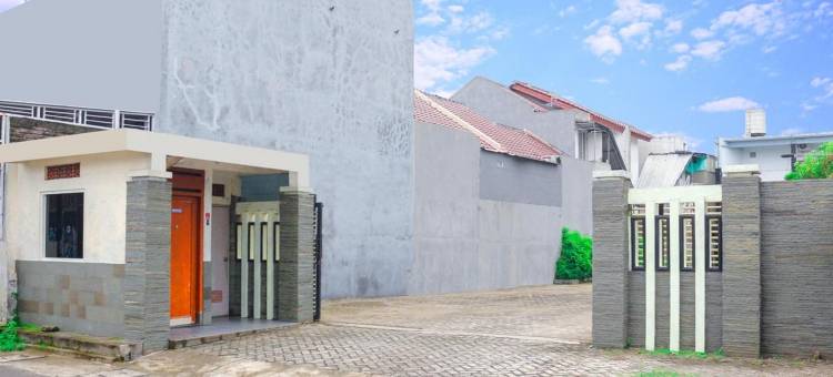 OYO 90214 Hp旅馆(HP Residence Mitra RedDoorz Near Alun Alun Kediri)图片