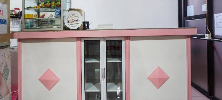 红色伙伴望加锡蜂蜜民宿(RedDoorz at Homestay Madu Makassar)图片