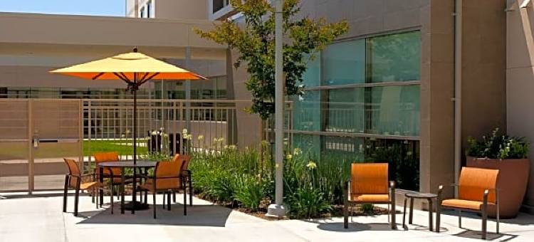 圣塔安那奥兰治县万豪万怡酒店(Courtyard Santa Ana Orange County)图片